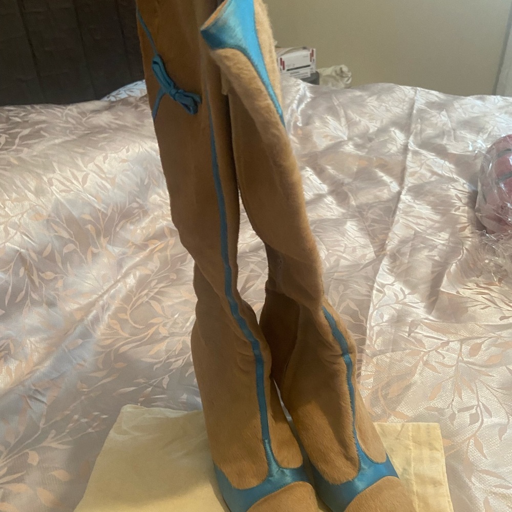 Selling Authentic Giuseppe Zanotti boots. Excellent condition!